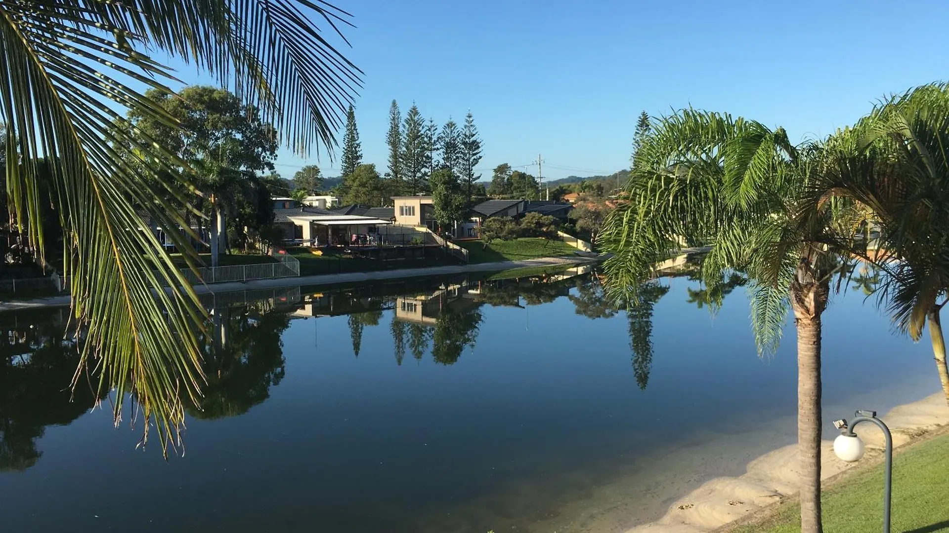Waterfront 3 Bedroom House In Family Friendly Resort Gold Coast