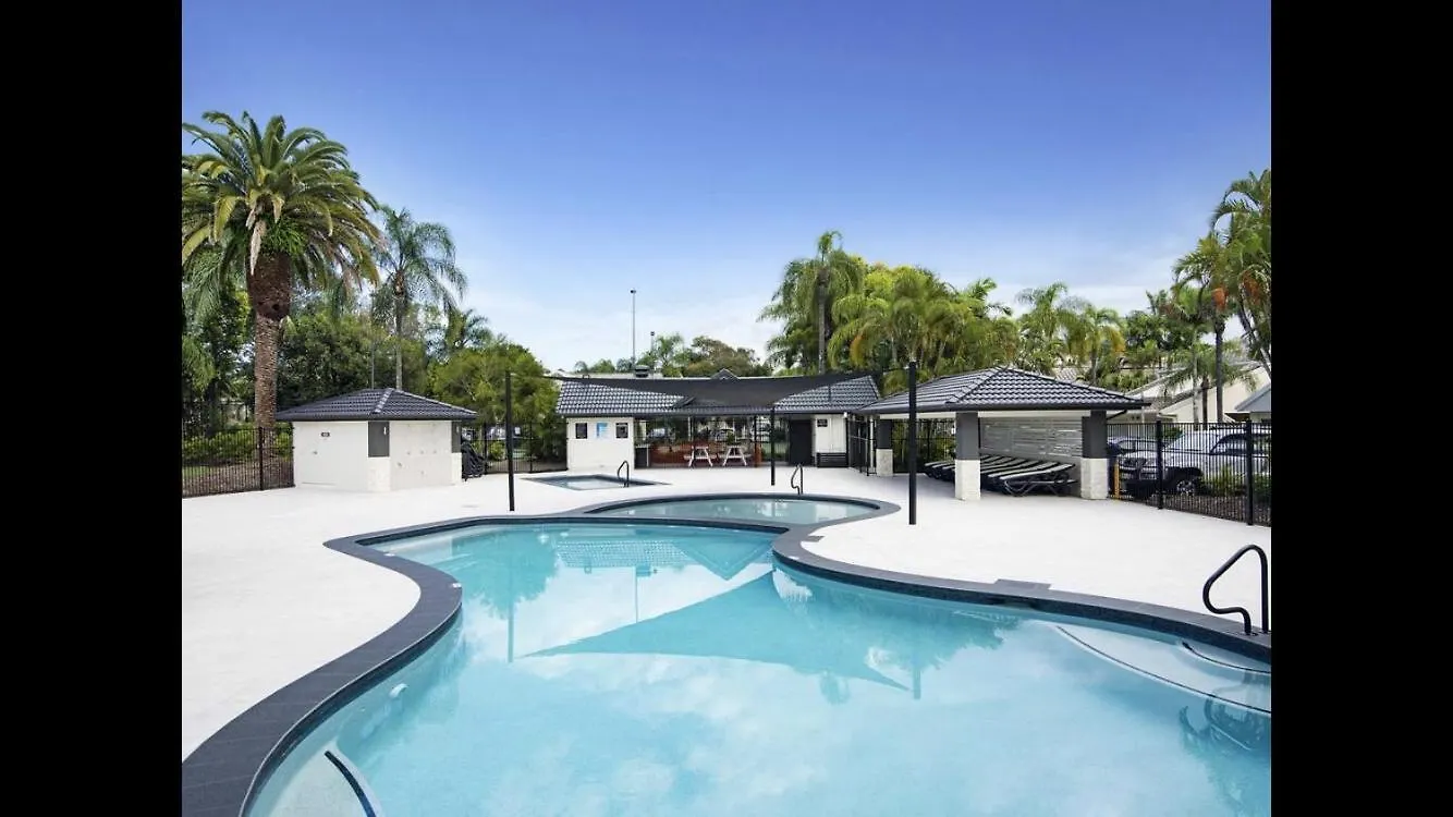 Waterfront 3 Bedroom House In Family Friendly Resort Gold Coast 0*,