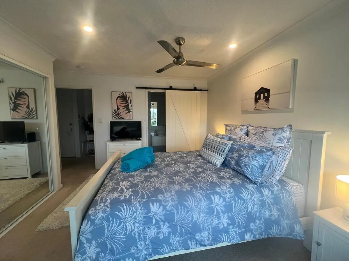 Waterfront 3 Bedroom House In Family Friendly Resort Gold Coast Holiday home