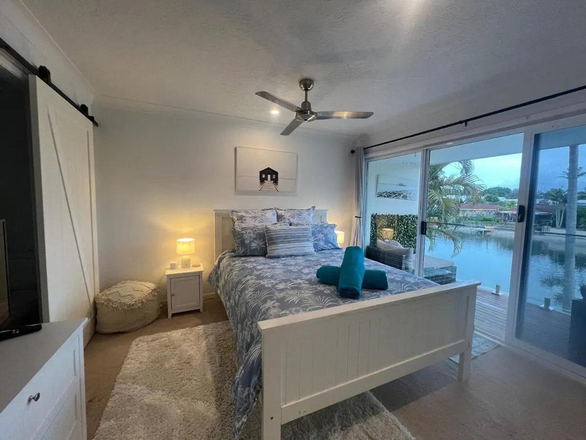 Waterfront 3 Bedroom House In Family Friendly Resort Gold Coast Holiday home