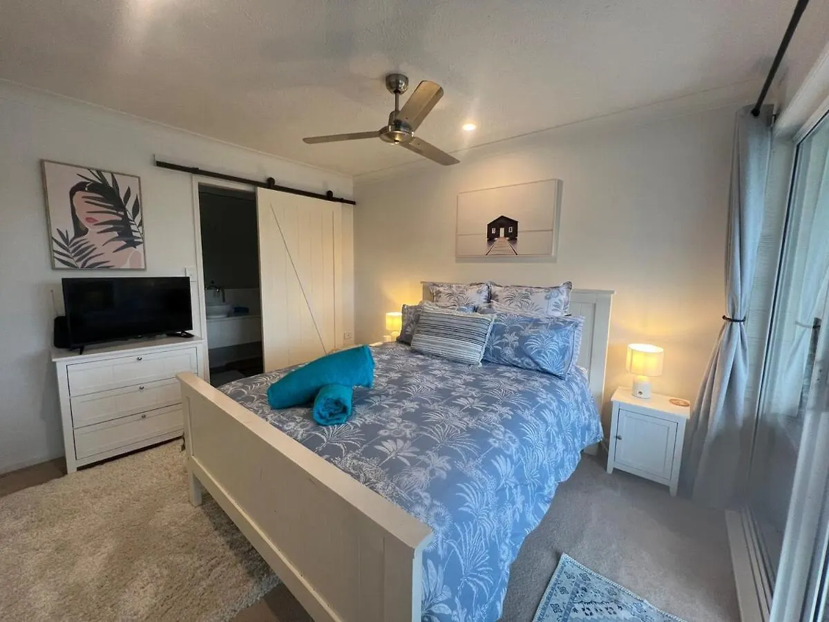 Waterfront 3 Bedroom House In Family Friendly Resort Gold Coast