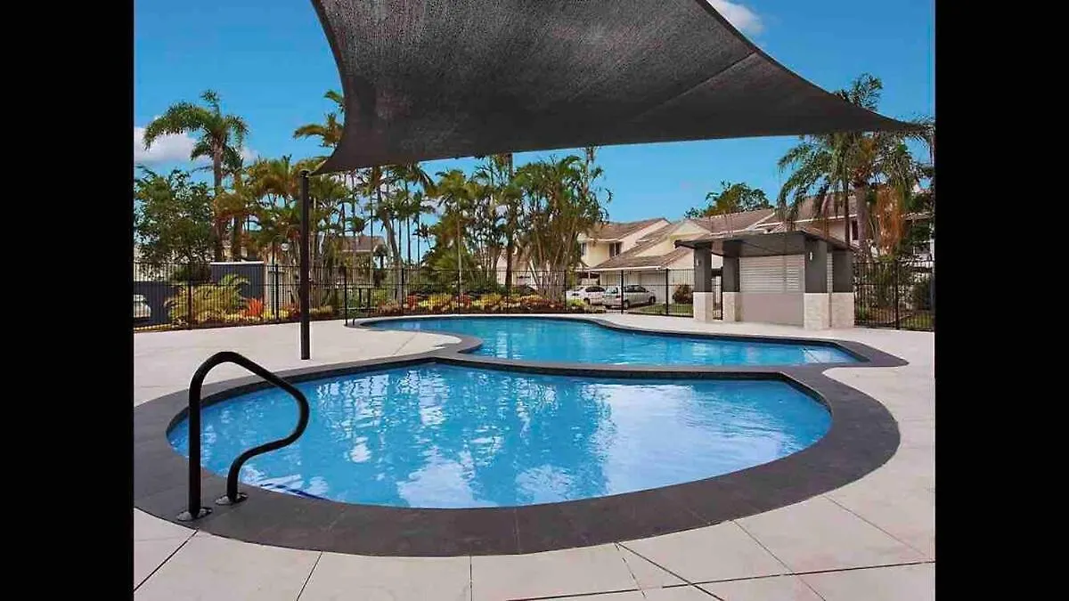 Waterfront 3 Bedroom House In Family Friendly Resort Gold Coast