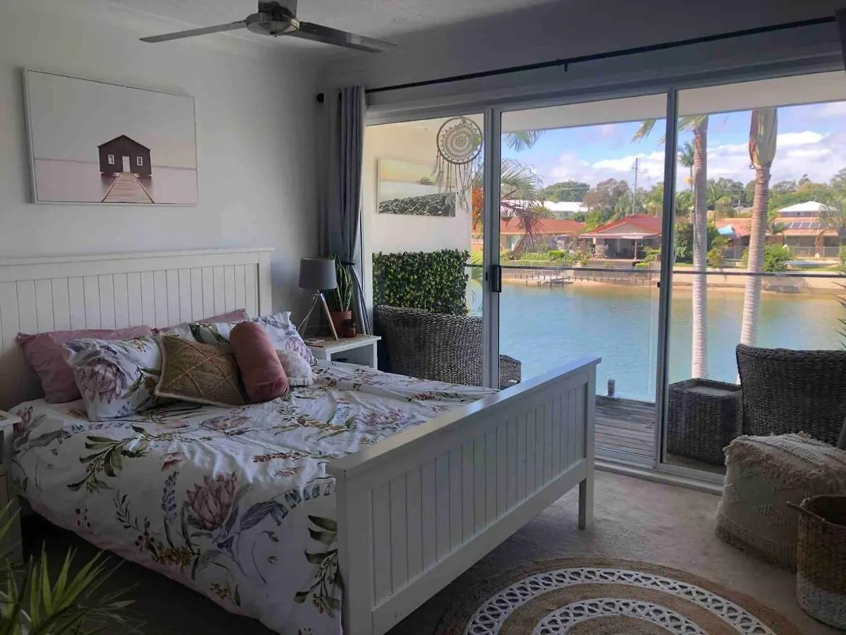 Waterfront 3 Bedroom House In Family Friendly Resort Gold Coast Holiday home